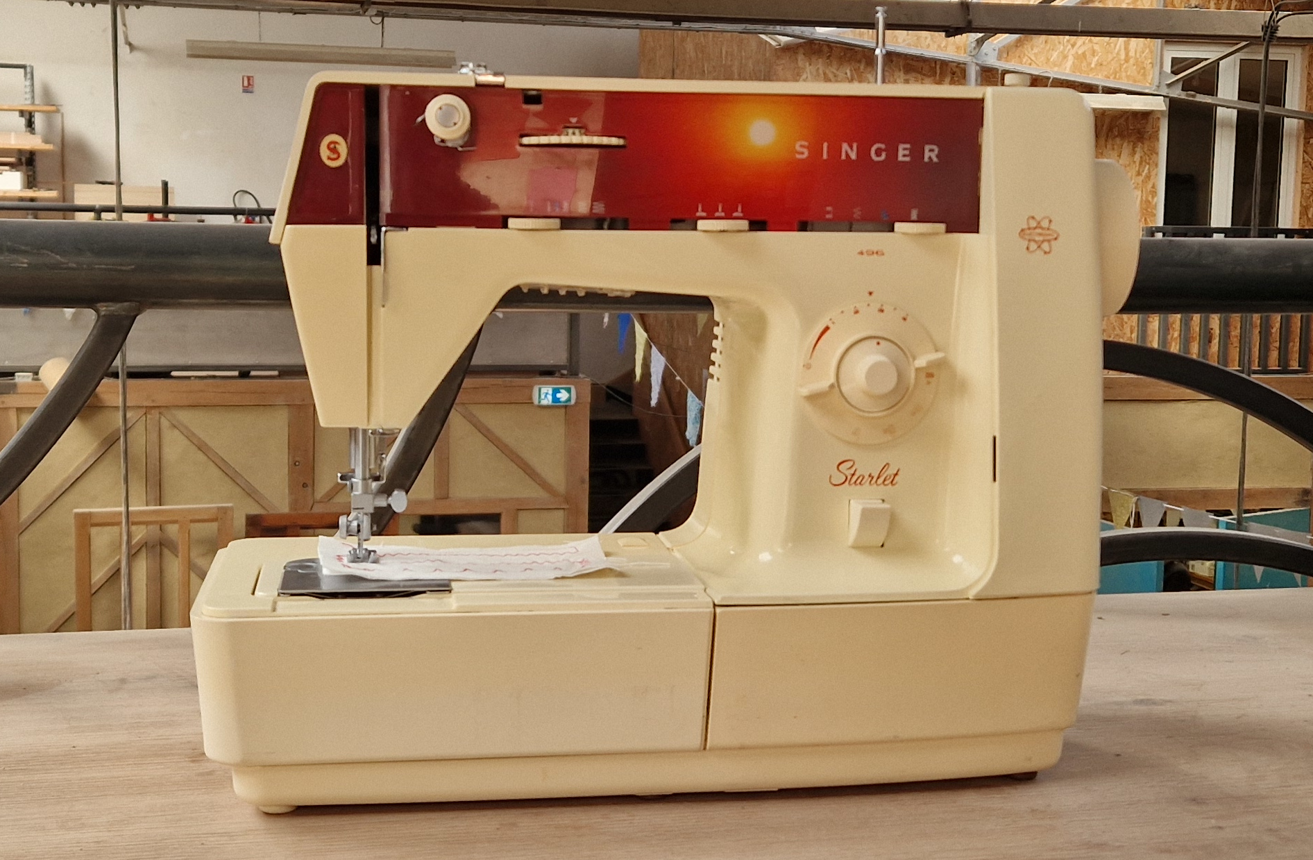 Photo d'une machine à coudre Singer Starlet 495