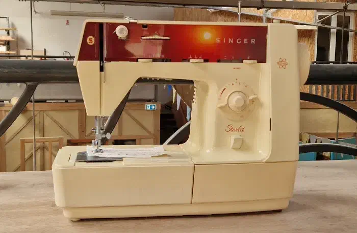 Photo d'une machine à coudre Singer Starlet 495